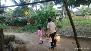 Putus Sekolah, Seorang Bocah di Surade Memilih Jual Gorengan Keliling, Alasannya Menyayat Hati