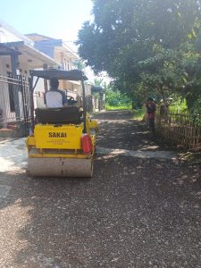 Warga PNG Udunan Perbaiki Jalan Lingkungan