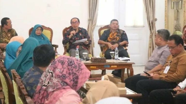 Rakor Evaluasi P2WKSS 2024, Sekda: Di Balik Kesuksesan Laki-laki Ada Peran Perempuan Pendamping yang Hebat