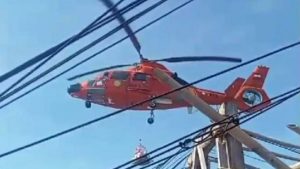 Helikopter Basarnas Distribusikan Bantuan Logistik untuk 71 Warga Terisolir di Dermaga PT SBP Tegalbuleud