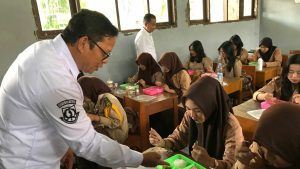 Pastikan Sesuai Standar Gizi, Pj Gubernur Jawa Barat Pantau Langsung Program MBG di Kota Sukabumi