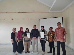 Warga Kelurahan Cibeureum Hilir Sukacita Terima Sertifikat PTSL
