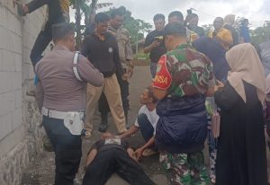 Anggota Polsek Sukabumi Selamatkan Nyawa Pria yang Hendak Melompat dari Atas Tower Pemancar