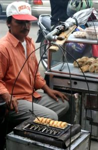 Sudut Pandang Membedakan Kue Bandros dan Kue Pancong, Nyatanya Serupa Tapi Tak Sama