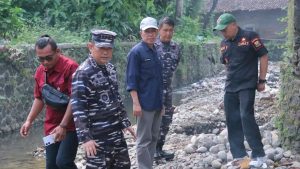 Dukung Pemulihan Pascabencana, Danlanal Bandung Tawarkan Solusi Konkret untuk Warga