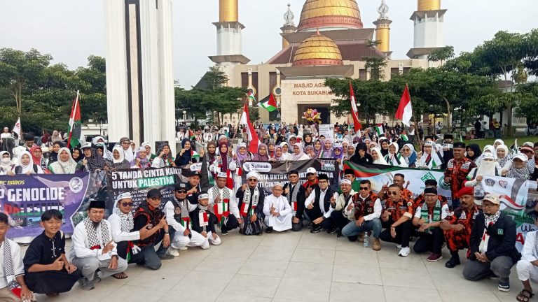 Ratusan Massa Aksi Peduli Palestina longmarch Keliling Kota Sukabumi Kutuk Kekejaman Zionis