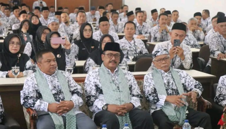 Ketua DPRD Kabupaten Sukabumi Temu Kangen Bareng Guru Semasa SD