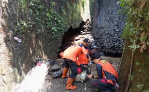 ‎Mitigasi Bencana, BPBD Pasang Bronjong di Sebuah Tebing Rawan Longsor
