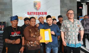 ‎Alumni Al-Fath Ultimatum 7×24 Jam Polisi Tertapkan Tersangka Kasus Penistaan Ulama