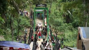 ‎Bupati Resmikan Jembatan Gantung Leuwi Sintok, Warga Cimanggu Bersukacita‎