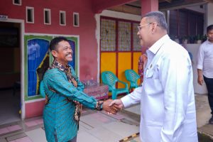 Bersama Menko AHY Serahkan Sertipikat Tanah untuk Rakyat di Bengkulu, Wamen Ossy Apresiasi Peran Pemerintah Daerah