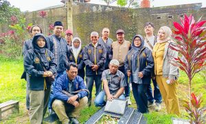 Memaknai HPN 2026, PWI Kota Sukabumi Berdoa di Pusara Senior Wartawan