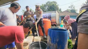 Satlantas Polres Sukabumi Kota Salurkan 32 Ribu Liter Air Bersih di Tengah Ancaman Kekeringan